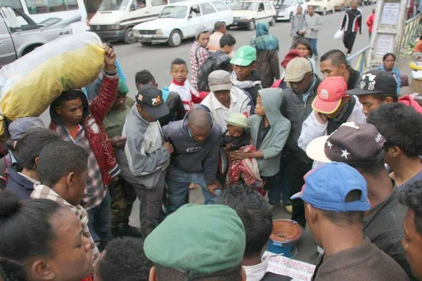 "En Madagascar, como toda África, una simple vacilación o análisis de un producto en venta puede dar a entender un interés claro en adquirirlo". (Rafael González García de Cosío )