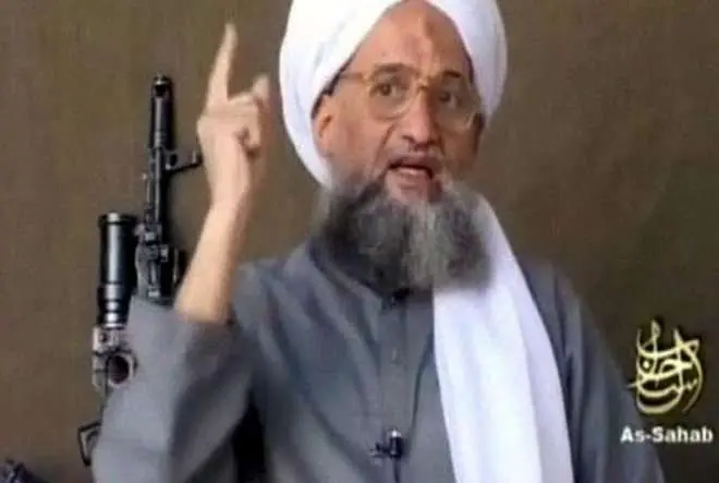 El líder de Al Qaeda Ayman al Zwahiri habla en un vídeo de la organización terrorista.