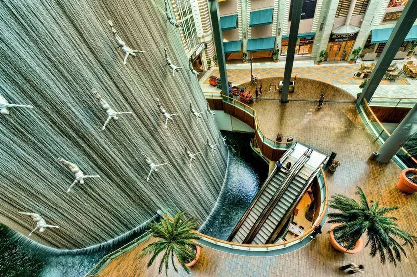 Cascada en el interior de Dubai Mall.