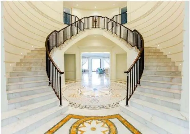 Una imagen del lujoso ático del Palazzo Versace vendido por Luxhabitat.