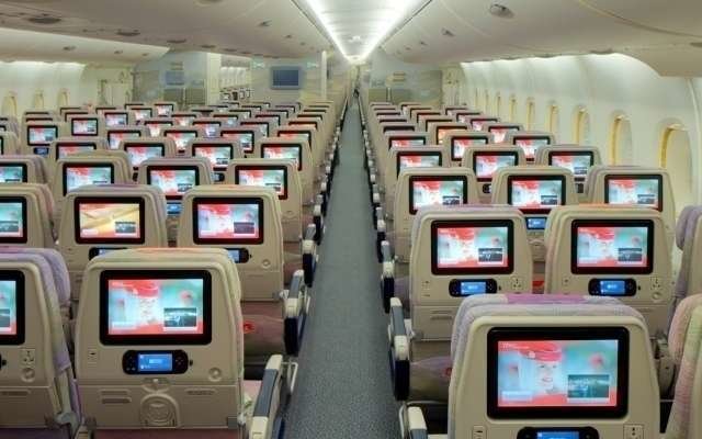 Una imagen de la cabina de clase turista de un avión de Emirates Airline.