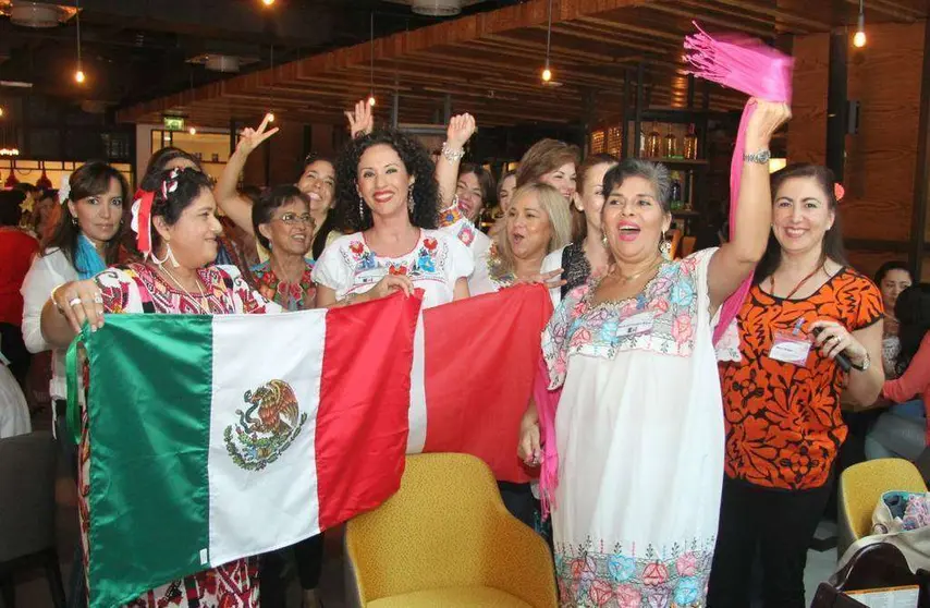 Asistentes al desayuno de Damas Latinas en el restaurante La Tablita. (EL CORREO)