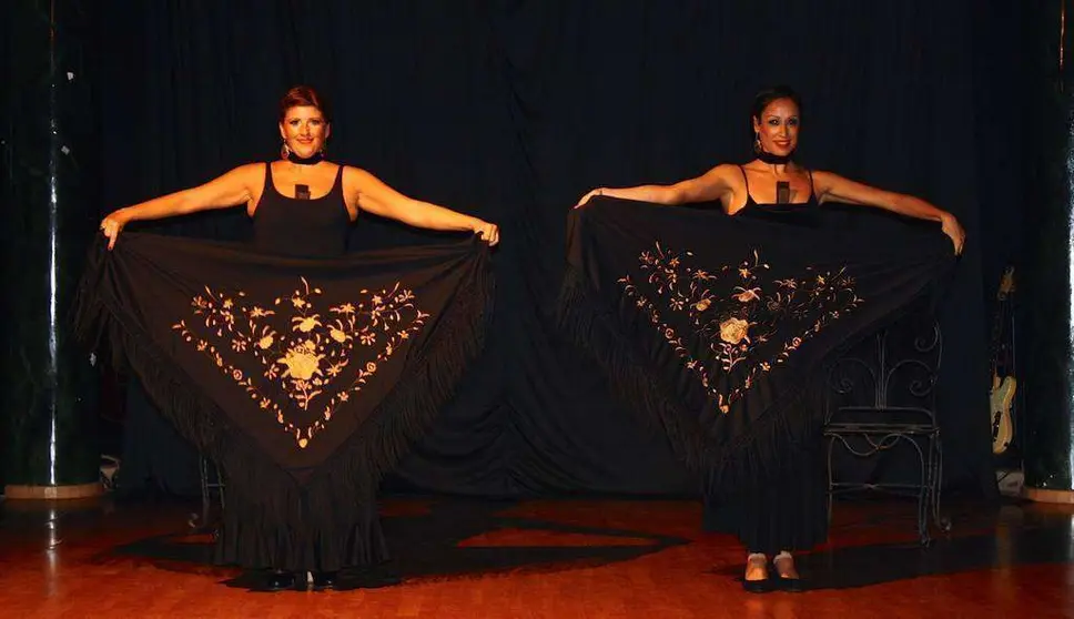 Las bailaoras de flamenco Isabel González y Raquel Partida, durante el Día Nacional de España 2016 en Arabia Saudita.