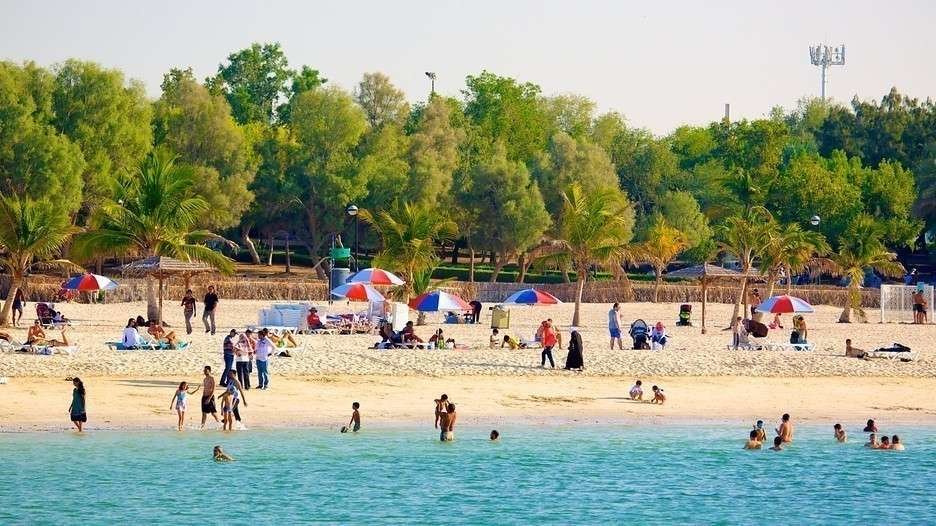 Una imagen de la playa de Al Mamzar entre el emirato de Dubai y el de Sharjah.