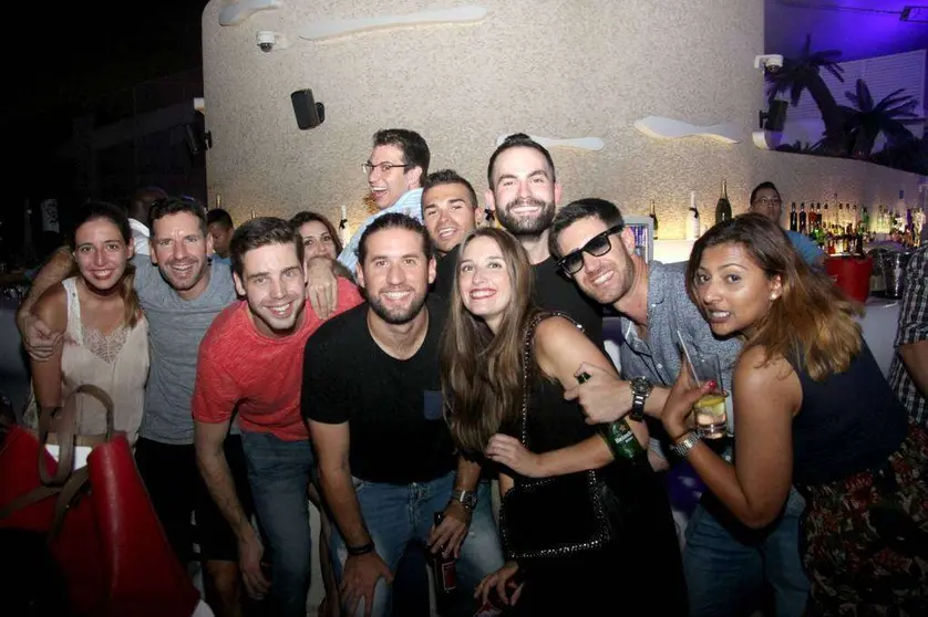 Asistentes a la inauguración oficial de temporada de Cielo Sky Lounge. (E.C.)
