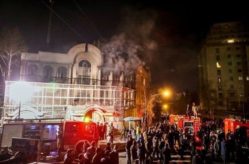 La Embajada de Arabia Saudita en Teherán fue atacada con bombas molotov tras la ejecución del clérico chií.