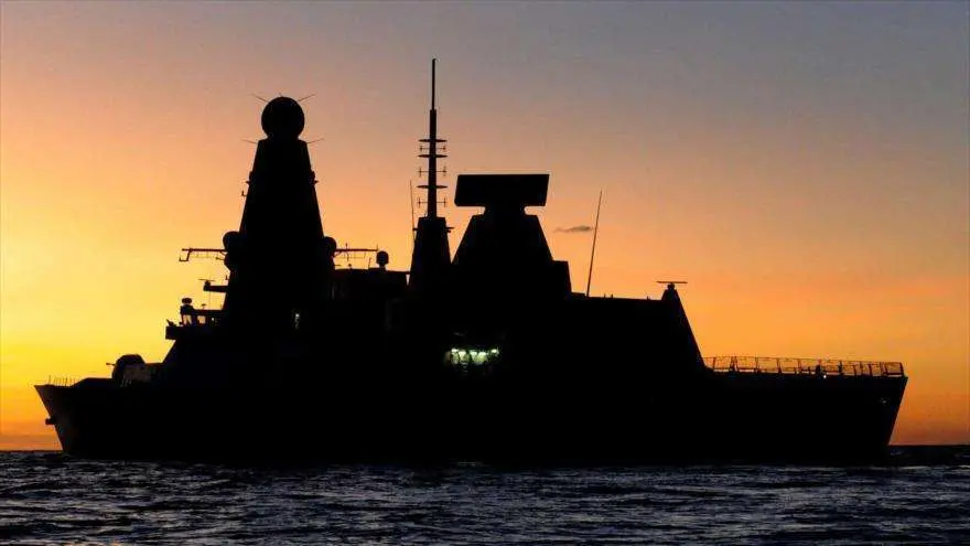 El buque británico HMS Daring.