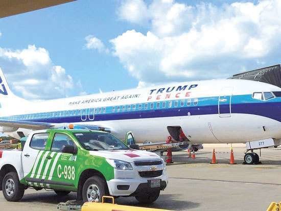 El avión de Donald Trump en Cancún.