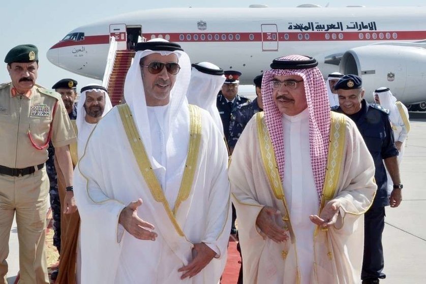 El jeque Saif junto al ministro del Interior de Bahrein. (Wam)