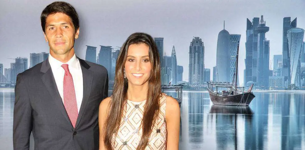 El tenista Fernando Verdasco y su novia Ana Boyer con Doha al fondo.