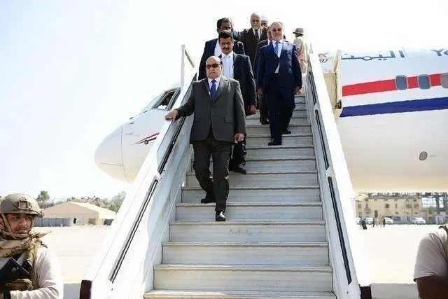 El presidente de Yemen llega al aeropuerto de Adén.