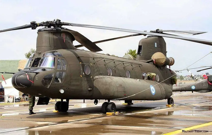 Helicópteros de carga modelo CH-47F Chinook. 