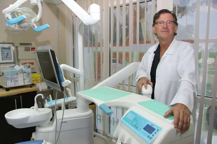 El doctor Luis Gavin, en su consulta del hospital Gulf Diagnostic Center. (EL CORREO)