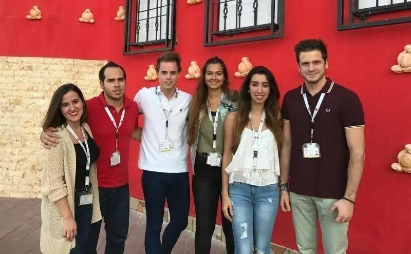 De izquierda a derecha, Lorena Bautista, Sergio Lobato, Francisco Miquélez, Bárbara Bordal, Claudia Sáez de Gordoa y Jonathan Blasco. (EL CORREO)