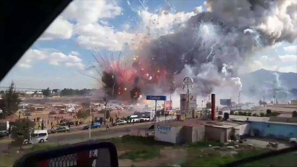 Fotograma del vídeo de las explosiones publicado en Facebook por José Luis Tolentino.