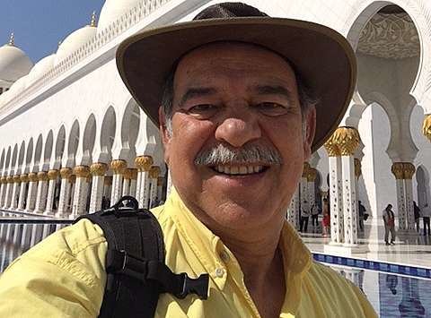 Enrique Córdoba durante su visita a la Gran Mezquita de Abu Dhabi. (Cedida)