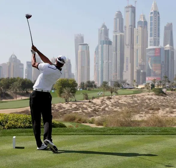 Tiger Wodds durante un golpe en Dubai.