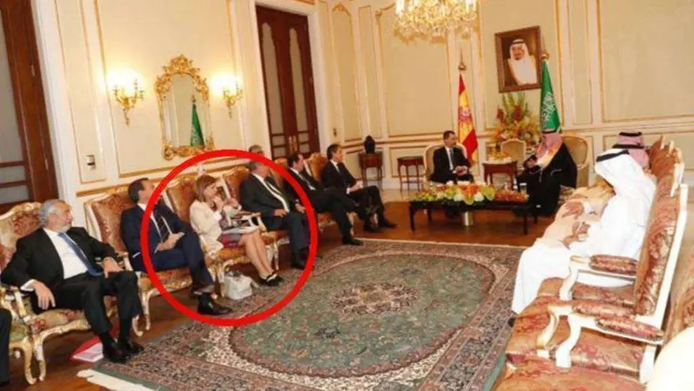 La secretaria de Estado española  durante la reunión en Riad.