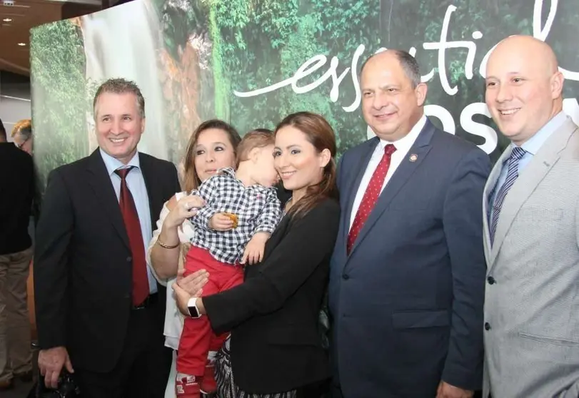 Luis Guillermo Solís, durante el encuentro que mantuvo con la comunidad de Costa Rica en Emiratos Árabes. (EL CORREO DEL GOLFO)