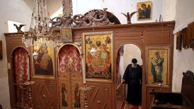 Un monje en un monasterio en la península egipcia de El Sinaí.