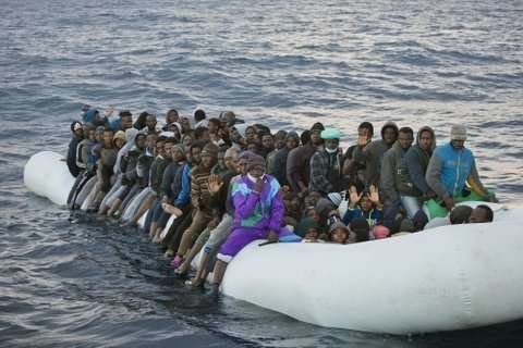 Miles de libios se embarcan en una travesía mortal.