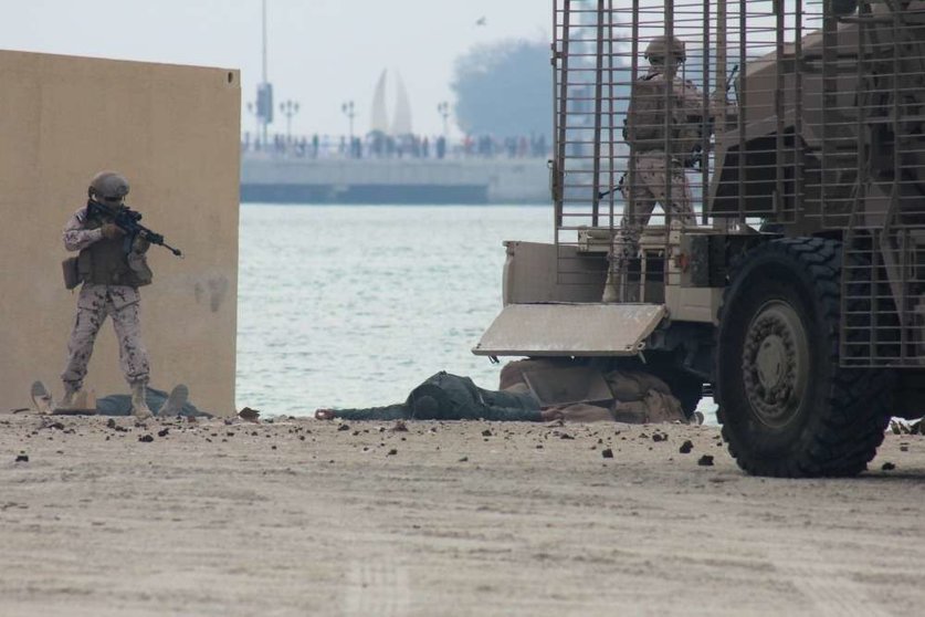 Ejercicio militar 'Union Fortress' de las Fuerzas Armadas de Emiratos Árabes en la Corniche de Abu Dhabi. (EL CORREO) 