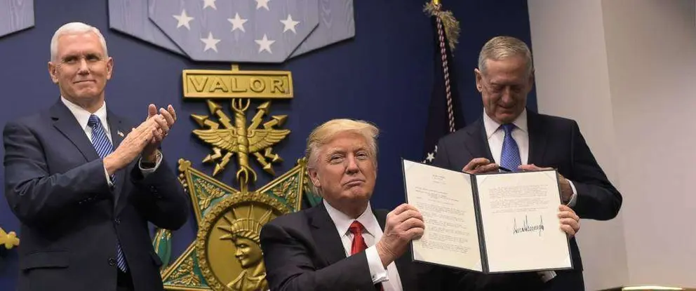 Trump después de la firma de la nueva orden de inmigración a EEUU.