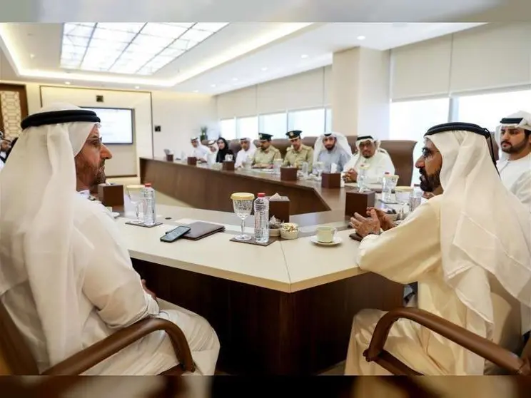 El jeque Mohammed durante la reunión para aprobar el tribunal de un día.