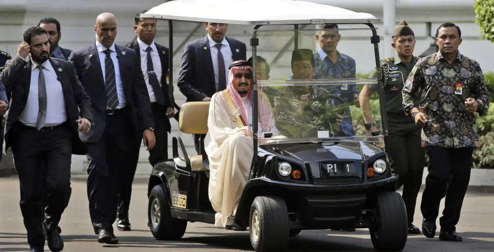 El rey Salman durante su visita a Malasia.