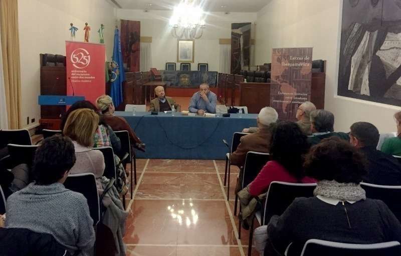Jorge Edwards y Francisco Silvera, durante el encuentro 'Letras de Iberoamérica'. (Cedida)