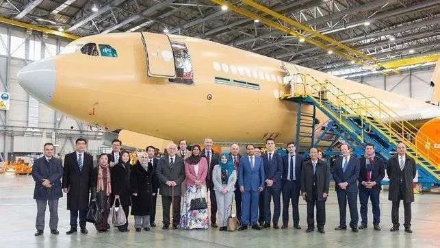 Embajadores de Oriente Medio en España durante la visita.