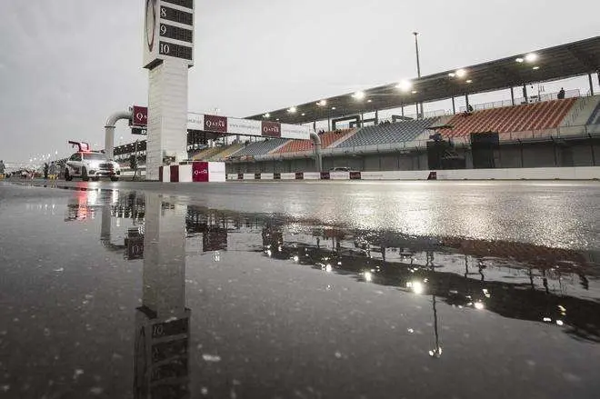 El circuito de Losail en Qatar después de la lluvia.