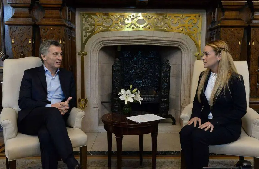 El presidente argentino, Mauricio Macri, durante su reunión con Lilian Tintori, esposa del opositor venezolano Leopoldo López.