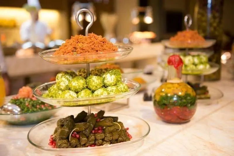 Bufé de Iftar en el salón Al Manzil. (Cedida)