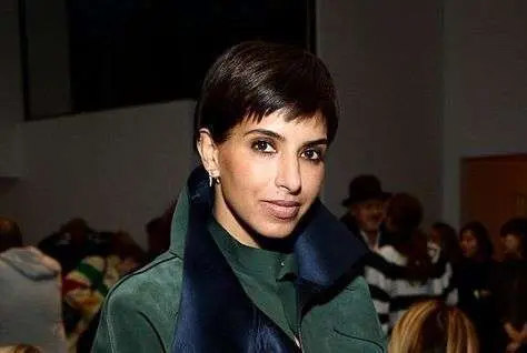 La princesa Deena Aljuhani Abdulaziz asiste a un desfile de moda en Nueva York. (Ben Gabbe / Getty Images)