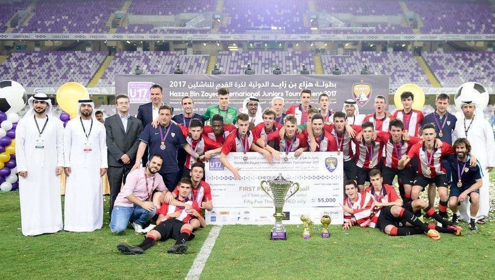 El Juvenil Nacional del Athletic de Bilbao, tras ganar el campeonato de Abu Dhabi.