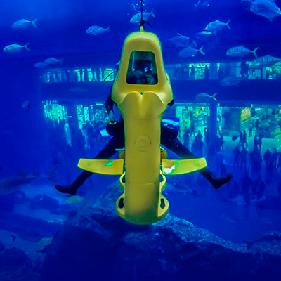 Una de las shark scooter del Acuario de Dubai.