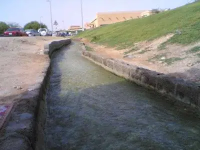 Un canal de agua en Al Ain.