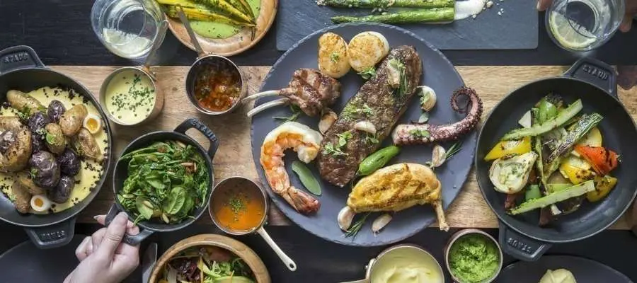 La Parrilla cuenta con un amplio menú con carnes, pescados, mariscos y platos vegetarianos. (Cedida)