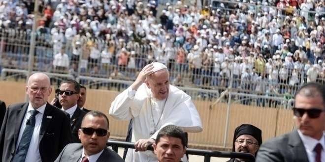 El Papa Francisco durante la misa en El Cairo.