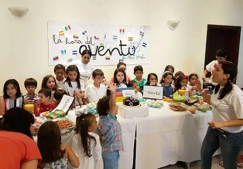 Los asistentes al aniversario soplaron las velas en medio de un gran ambiente. (Cedida)