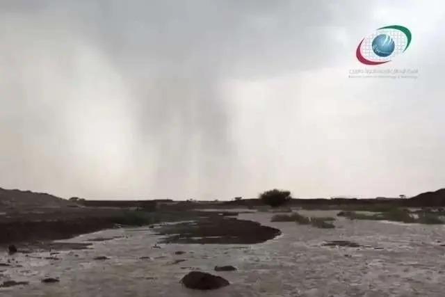 Un fotograma del vídeo que muestra las lluvias caídas en Al Ain. (NCMS)