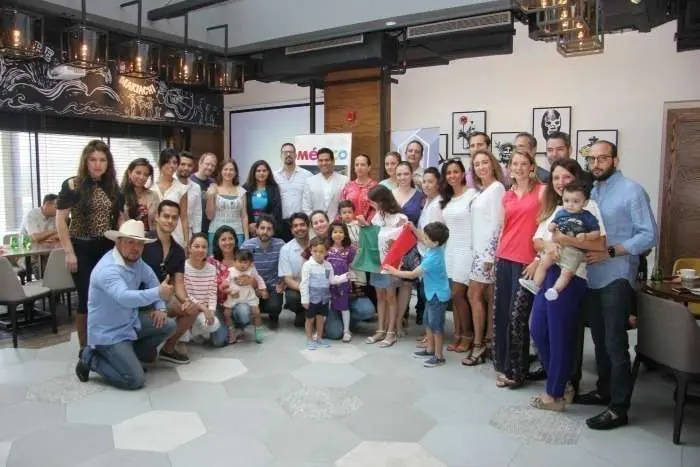 Asistentes a un encuentro de Ismael Cala en Dubai. (EL CORREO)