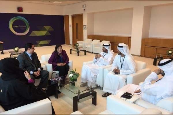Unmomento del encuentro entre la viceministra de El Salvodor y autoridades emiratíes.
