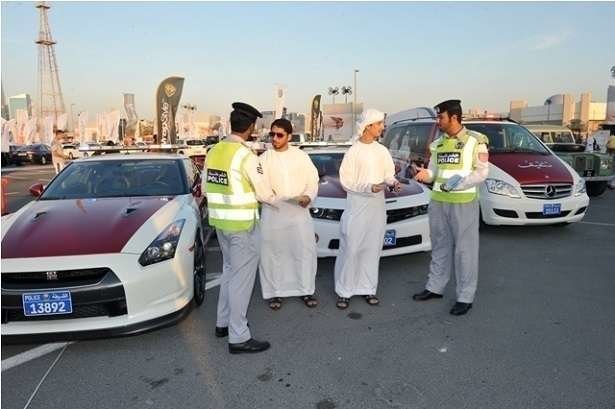 Policías de Tráfico del emirato de Abu Dhabi.