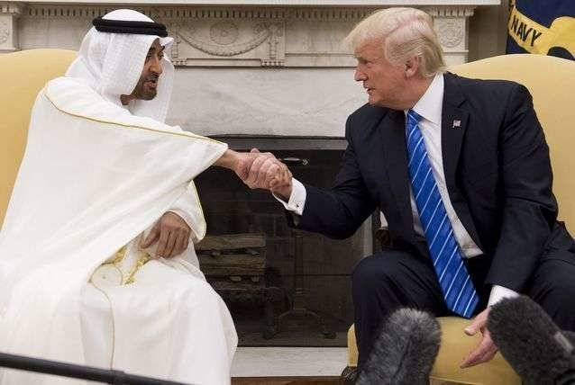 El presidente de EEUU y el príncipe heredero de Abu Dhabi en el Despacho Oval. (WAM)