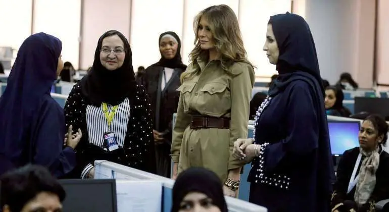 Melania Trump junto a las mueres sauditas.