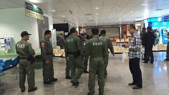 Investigadores de la Policía tailandesa en el lugar de los hechos.