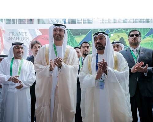 Sheikh Ahmed bin Saeed Al Maktoum, presidente del Comité Superior de la Expo 2020 de Dubai, y Sultan Ahmad Sultan Al Jaber, ministro de Estado y presidente del Consejo Nacional de Medios, durante la apertura del pabellón EAU en la Expo Astaná. (WAM)