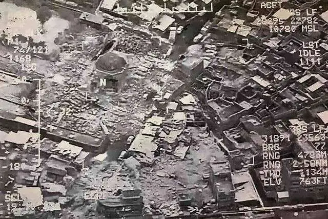 La histórica mezquita de Al Nuri, en Mosul, ha sido destruida por miembros de Daesh. (AFP)